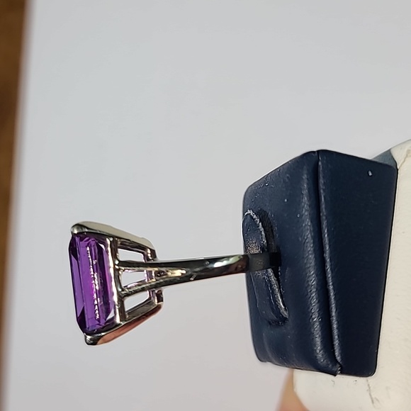 14KT white gold purple gemstone ring. - Picture 3 of 7